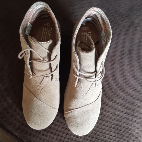 Shoes - Picture 3 of 5